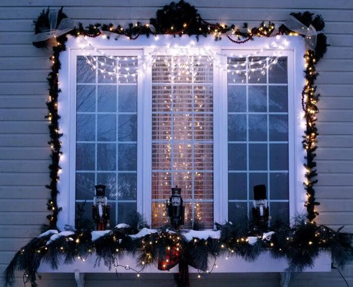 How to decorate bay windows for christmas