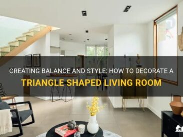 How to decorate a triangle shaped room