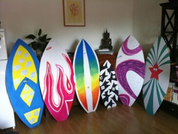 How to make a surfboard party decoration