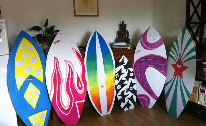 How to make a surfboard party decoration