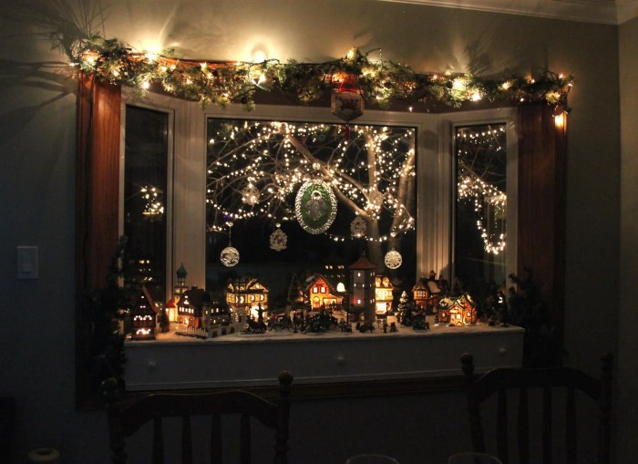 How to decorate bay windows for christmas