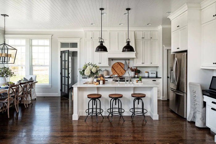 What is farmhouse style decorating