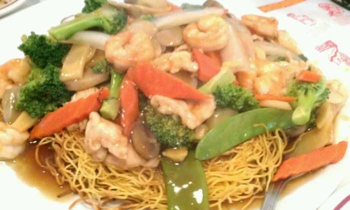 Noodles diversivore mushrooms udon broccolini puchong